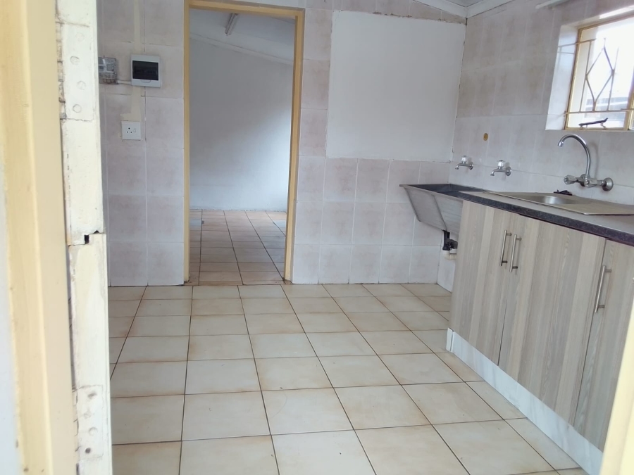 To Let 1 Bedroom Property for Rent in Oos Einde North West